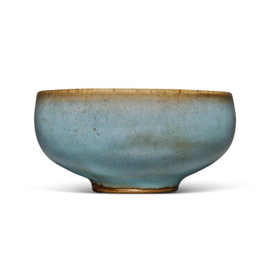 View full screen - View 1 of Lot 304. A 'Jun' blue-glazed bowl, Northern Song / Jin dynasty | 北宋 / 金 鈞窰天藍釉盌.
