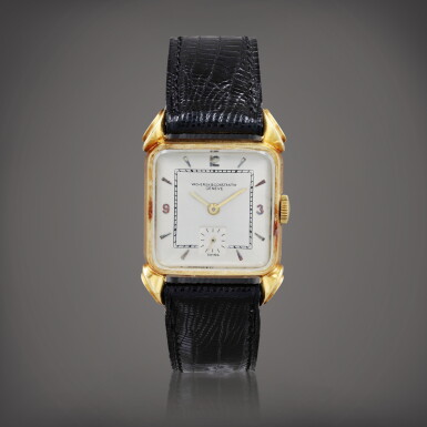 View full screen - View 1 of Lot 490. Montre bracelet en or jaune avec cornes flamme | Yellow gold wristwatch with flame lugs Vers 1940 | Circa 1940.