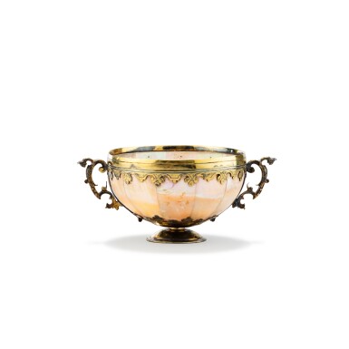 View full screen - View 1 of Lot 132. A silver-gilt mounted mother-of-pearl cup, the cup, Gujarat, circa 1650, the unmarked mounts, probably Germany, circa 1680 | Coupe en nacre et vermeil, la coupe, Gujarat, vers 1650, les montures non-poinçonnées, probablement Allemagne, vers 1680.