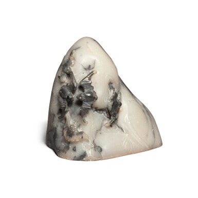 View full screen - View 1 of Lot 746. A gray and white soapstone 'bats' seal, Qing dynasty, 19th century | 清十九世紀 石雕瑞蝠紋印.