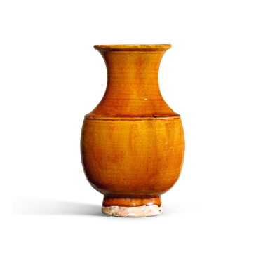View full screen - View 1 of Lot 356. AN AMBER-GLAZED VASE, LIAO DYNASTY, 11TH/12TH CENTURY | 遼 十一/十二世紀 黃釉瓶.