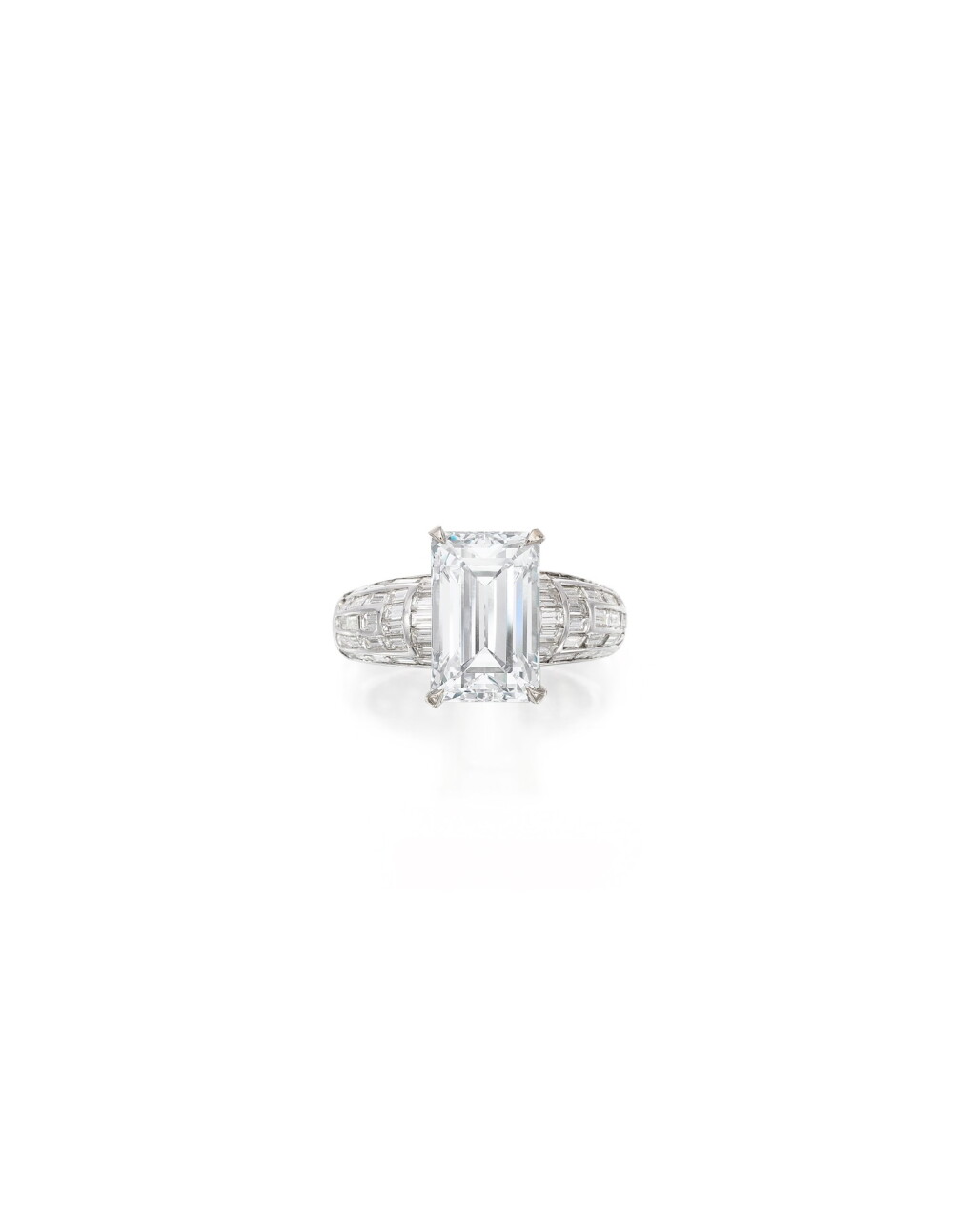View full screen - View 1 of Lot 1631. DIAMOND RING | 5.45卡拉 方形 H色 鑽石 戒指.