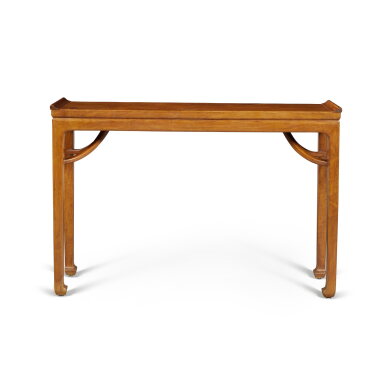 View full screen - View 1 of Lot 701. A 'huali' corner-leg table (Qiaotouzhuo), 20th century | 二十世紀 花梨木有束腰霸王棖馬蹄足翹頭桌.