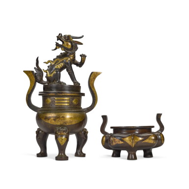 View full screen - View 1 of Lot 350. A parcel-gilt 'qilin' censer and cover, 17th century | 十七世紀 局部鎏金銅麒麟鈕三足蓋爐 及 朝天耳三足爐《大明宣德年製》仿款.