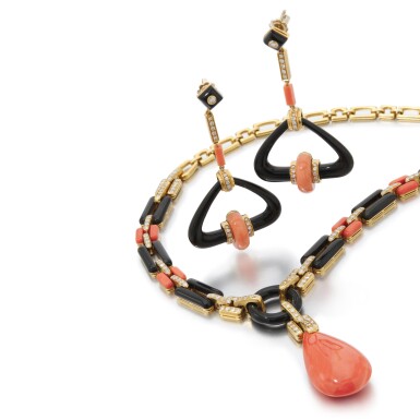 View full screen - View 1 of Lot 182. Onyx, coral and diamond demi-parure (Demi-parure in corallo, onice e diamanti).