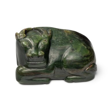View full screen - View 1 of Lot 654. A large spinach-green jade carving of a recumbent water buffalo, 20th century | 二十世紀 碧玉雕臥牛擺件.