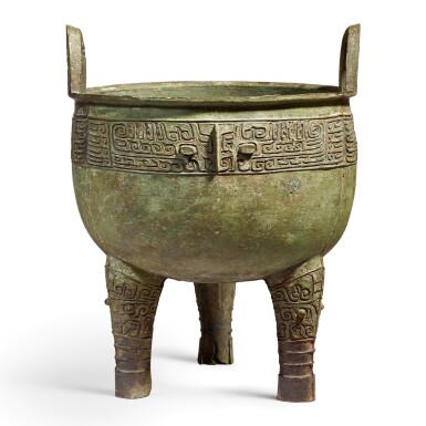View full screen - View 1 of Lot 74. A LARGE ARCHAIC BRONZE RITUAL FOOD VESSEL, DING SHANG DYNASTY, 13TH – 12TH CENTURY BC | "商公元前十三至十二世紀 青銅獸面紋三足鼎 《祺父乙》銘".