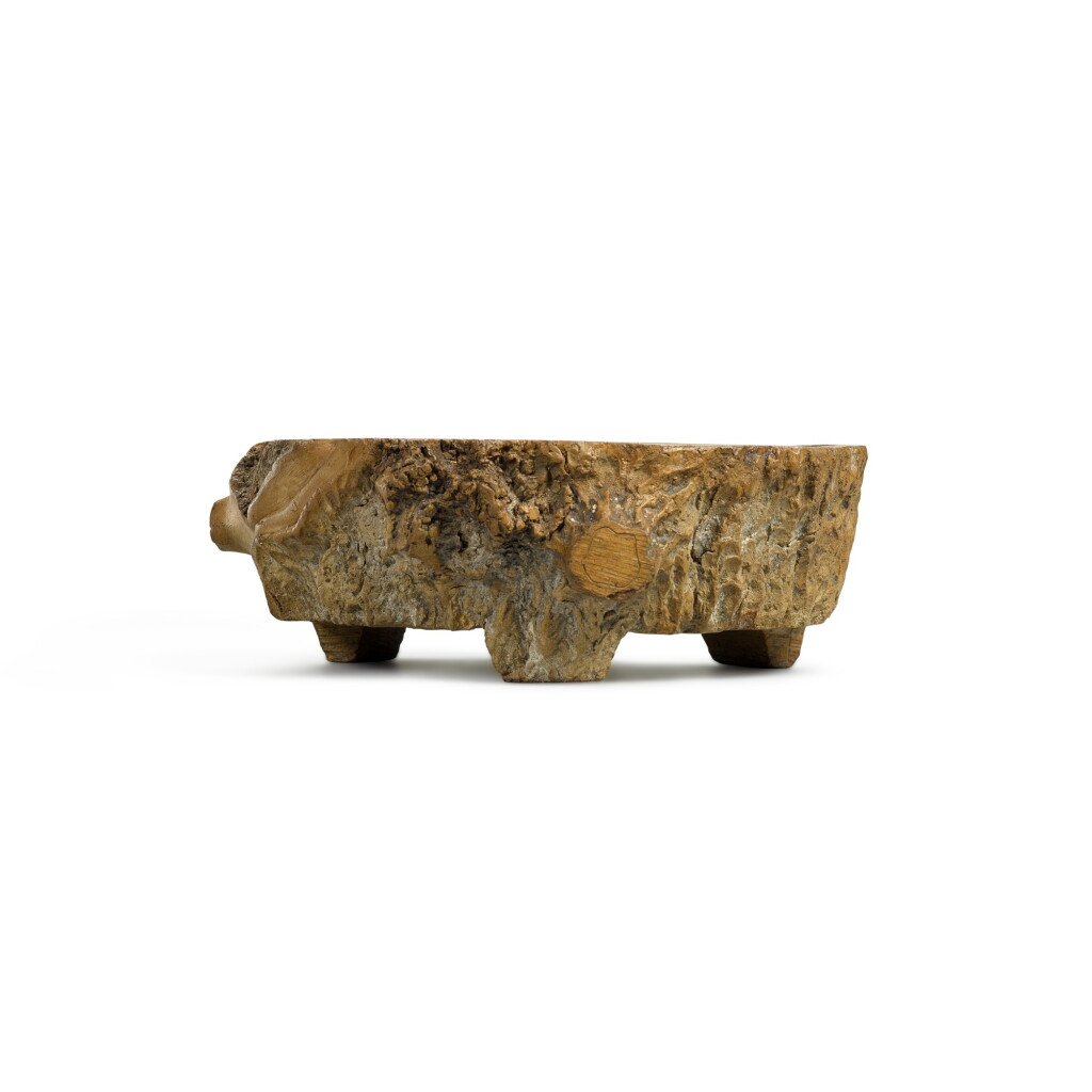 View full screen - View 1 of Lot 27. A Zisha stoneware tripod washer in the form of a section of tree trunk 20th century | 二十世紀 紫砂隨形三足洗 《直隸順天府通州奉商部獎牌楊氏自專》款.
