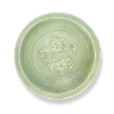 View full screen - View 1 of Lot 131. A large Longquan celadon-glazed 'dragon' dish, Yuan dynasty | 元 龍泉青釉刻花貼龍紋折沿大盤.