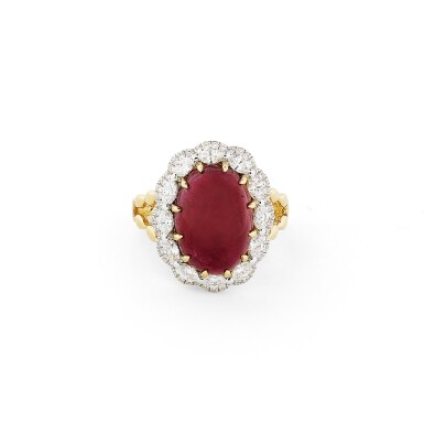 View full screen - View 1 of Lot 122. Bague rubis et diamants | Ruby and diamond ring.