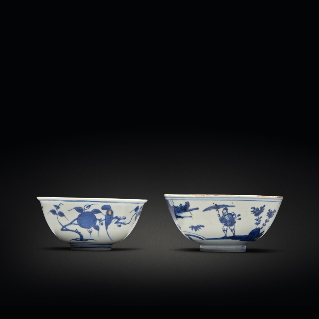 View full screen - View 1 of Lot 562. Two blue and white bowls, Late Ming dynasty | 明末 青花盌一組兩件 《福壽康寧》款 及《大明成化年製》仿款.