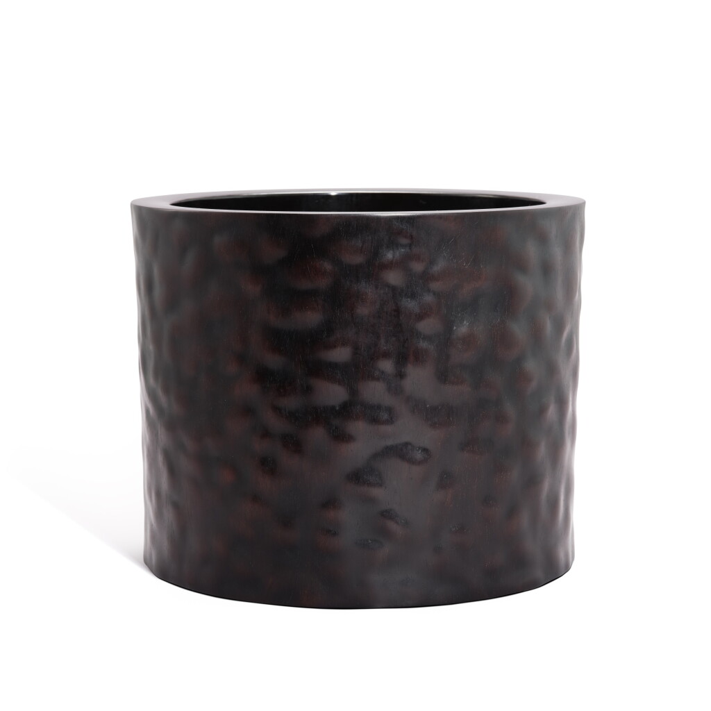 View full screen - View 1 of Lot 3634. A zitan scroll pot, Qing dynasty, 17th - 18th century | 清十七至十八世紀 紫檀根瘤紋畫斗.