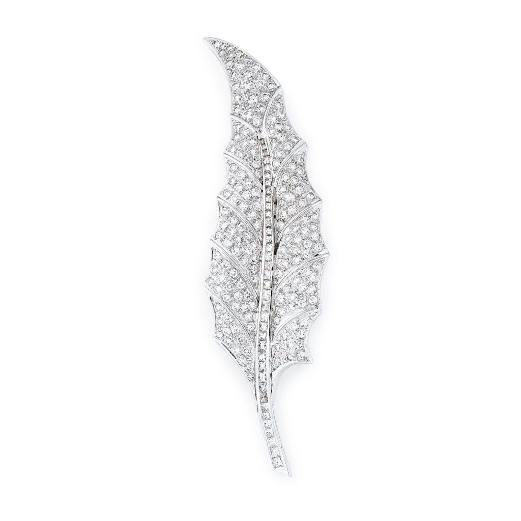 View full screen - View 1 of Lot 413. Broche diamants | Diamond brooch .