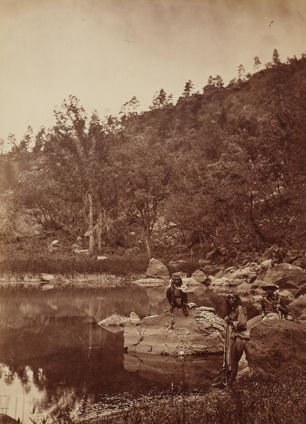 全螢幕檢視 - 查看43'View on Apache Lake, Sierra Blanca Range, Arizona'的1