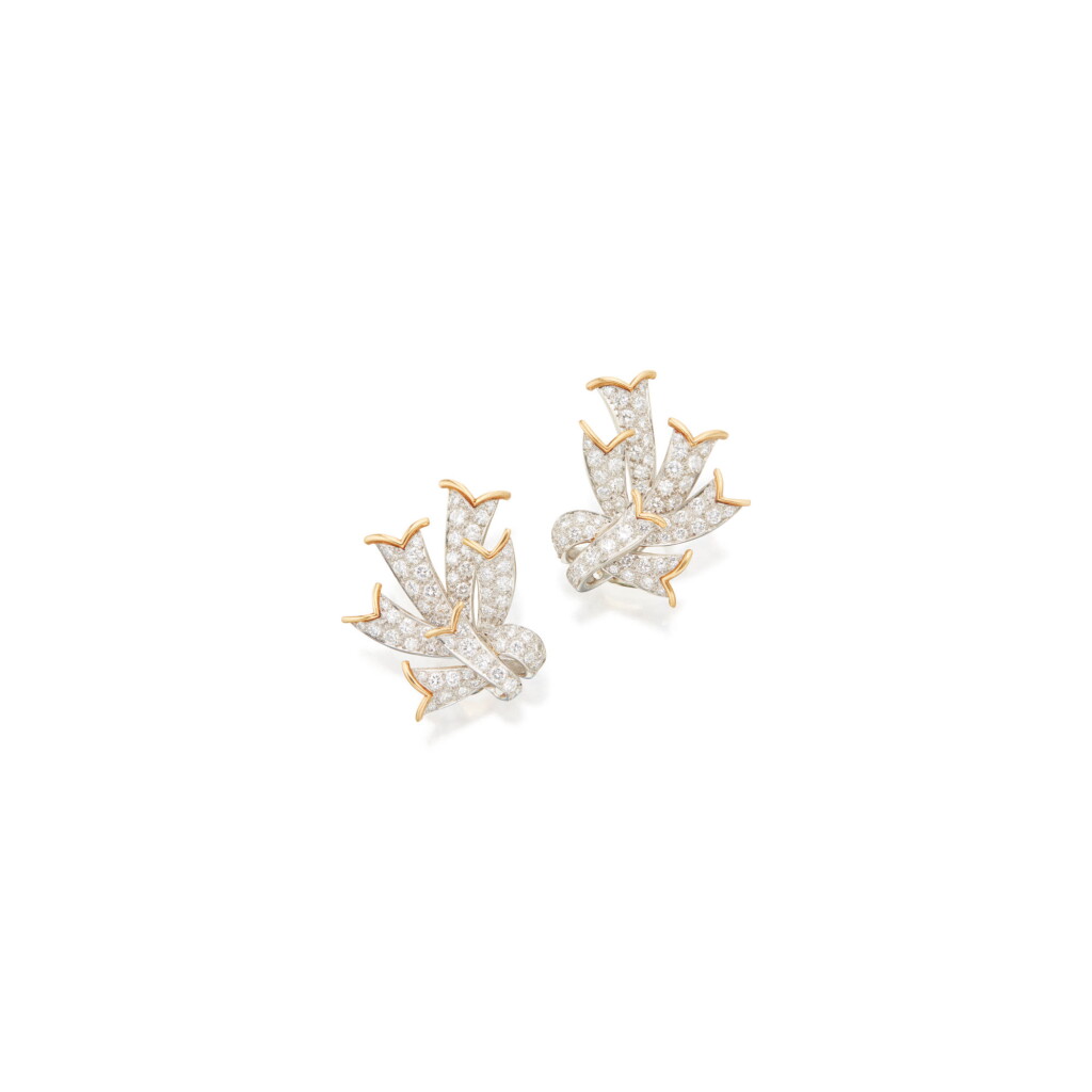 全螢幕檢視 - 查看115PAIR OF DIAMOND 'RIBBON' EARCLIPS, SCHLUMBERGER FOR TIFFANY & CO.的1
