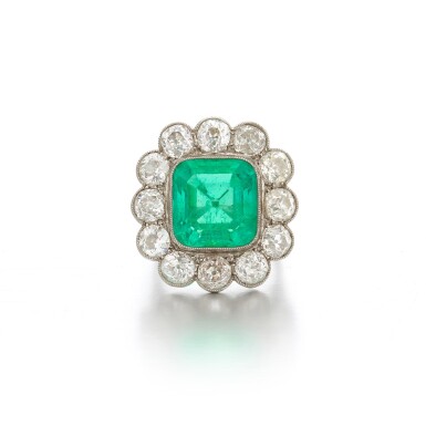 View full screen - View 1 of Lot 26. Emerald and diamond ring (Anello con smeraldo e diamanti).