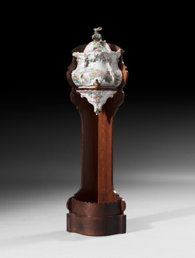 View full screen - View 1 of Lot 152. An earthenware fountain, manufacture Robert, Marseille, Louis XV, circa 1750 | Importante fontaine en faïence de Marseille d'époque Louis XV, manufacture Robert, vers 1750.