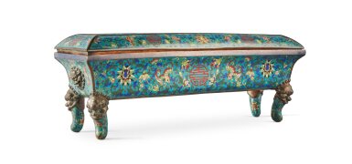 View full screen - View 1 of Lot 58. A cloisonné enamel rectangular censer and cover, Late Qing dynasty / Republic period | 清末 / 民國 銅胎掐絲琺瑯福壽番蓮紋蓋爐.