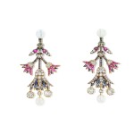 Paire de pendants d'oreille pierres de couleur, perles fines et diamants | Pair of gem-set, natural pearl and diamon pendent earrings