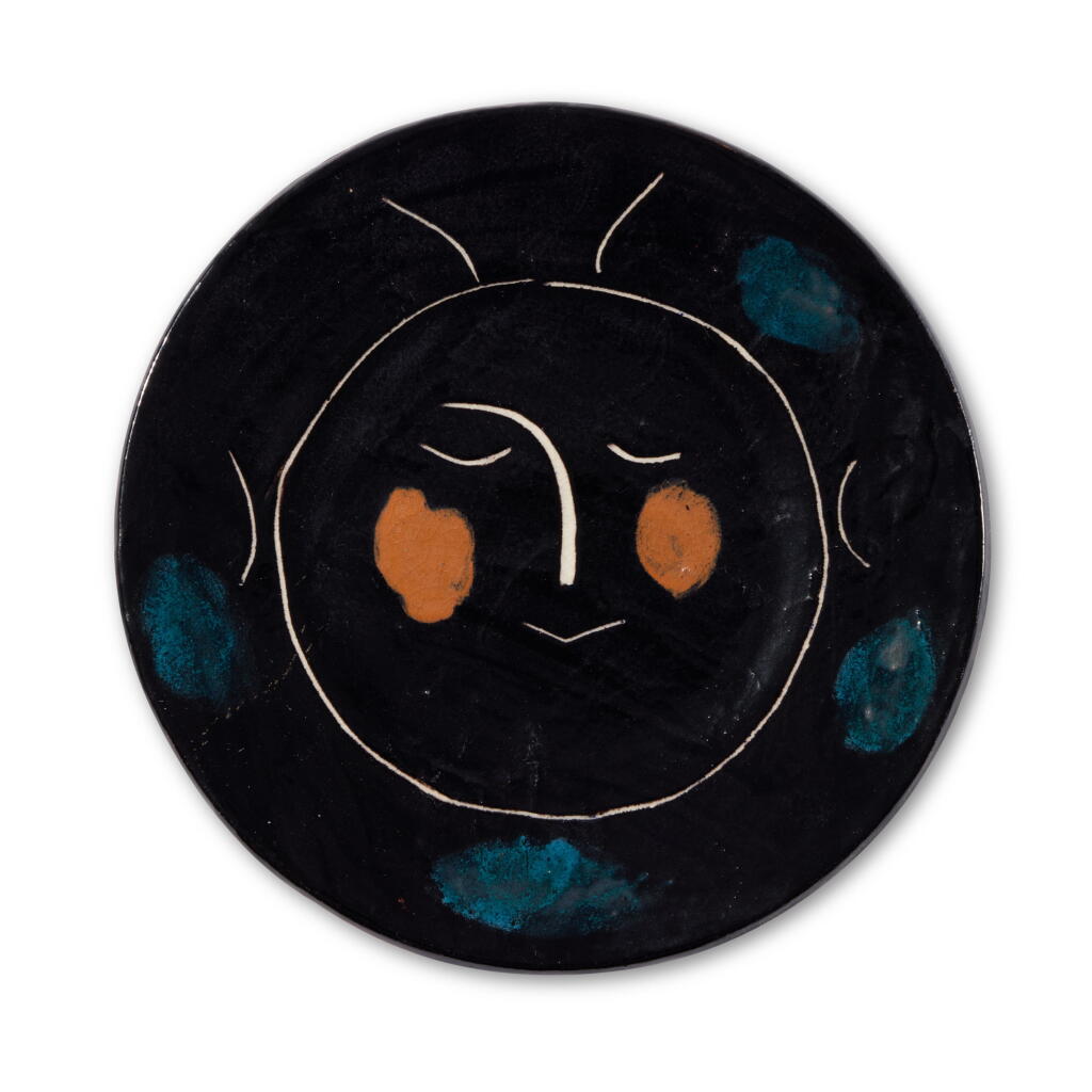 View full screen - View 1 of Lot 11. Service visage noir: plate G (A. R. 42).