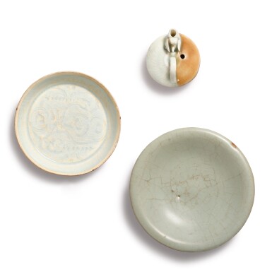 View full screen - View 1 of Lot 3460. Three ceramics vessels, Song dynasty | 宋 鈞窰月白釉小盤、青白小盤及水滴.