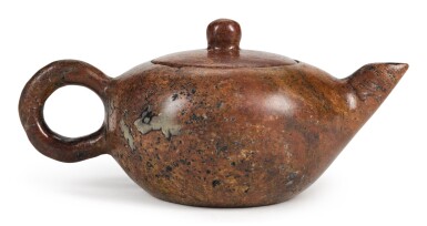 View full screen - View 1 of Lot 90. A SMALL SOAPSTONE TEAPOT AND COVER | 19TH/20TH CENTURY | 十九/二十世紀 壽山石蓋壺.
