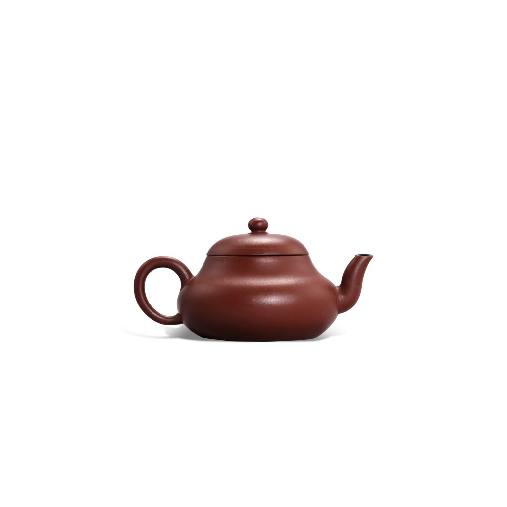 View full screen - View 1 of Lot 3319. A Yixing teapot, Junde mark, Changji Mark, Qing dynasty, 19th century | 清十九世紀 朱泥君德壺 《昌記》《君德》款.