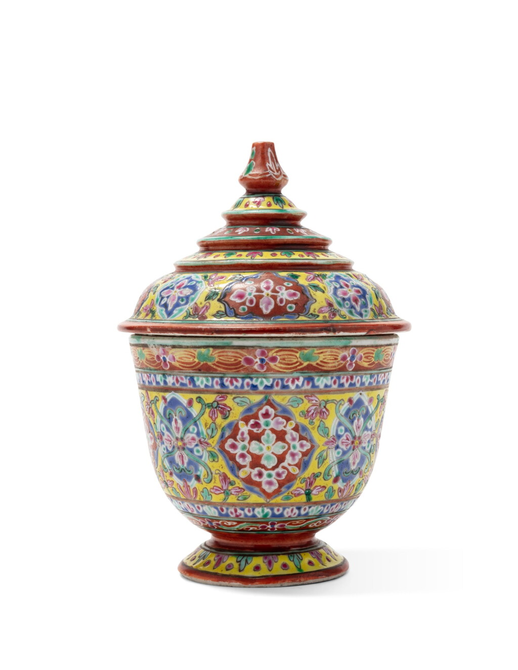 View full screen - View 1 of Lot 22. A rare 'benjarong' yellow-ground bowl and cover, China for the Kingdom of Siam, 19th century | 十九世紀 外銷暹羅班加隆黃地花卉紋蓋盌.