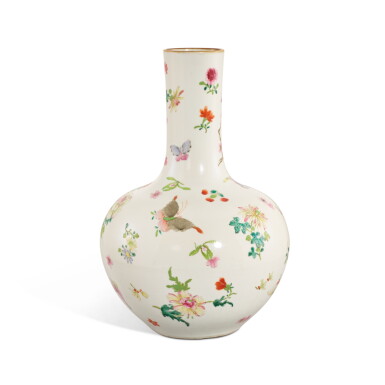 View full screen - View 1 of Lot 381. A famille-rose ‘butterfly’ bottle vase, tianqiuping, Qing dynasty, Qianlong period 清乾隆 粉彩蝶戀花天球瓶.