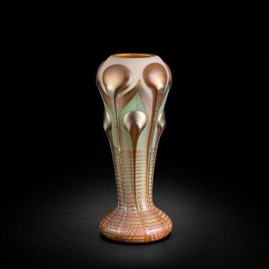 View full screen - View 1 of Lot 33. Vase.