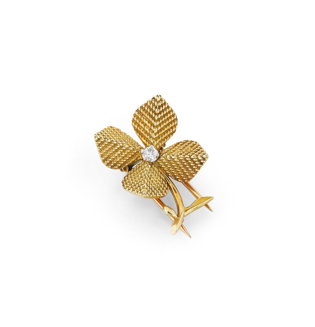View full screen - View 1 of Lot 116. Clip or et diamant | Gold and diamond clip.