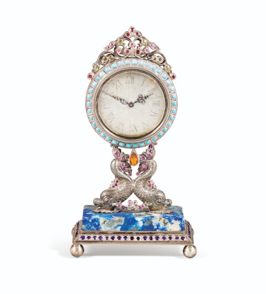 View full screen - View 1 of Lot 64. SMALL TABLE CLOCK IN SILVER AND VERMEIL, PROBABLY ITALY, 20TH CENTURY | PETITE PENDULE DE TABLE EN ARGENT ET VERMEIL, PROBABLEMENT ITALIE, XXÈME SIECLE.
