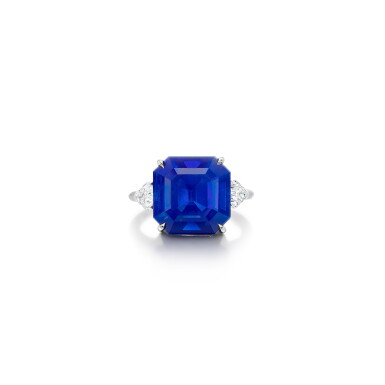 View full screen - View 1 of Lot 1847. Sapphire and Diamond Ring | 海瑞溫斯頓 | 10.16克拉 天然 「喀什米爾」未經加熱藍寶石 配 鑽石 戒指.