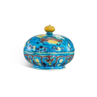 View full screen - View 1 of Lot 860. A fahua 'lotus and duck' box and cover, Qing dynasty, Kangxi period | 清康熙 琺華寶鴨穿蓮圖蓋盒.