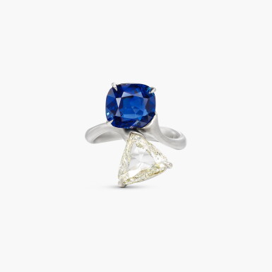 View full screen - View 1 of Lot 1502. Sapphire and Diamond 'Toi et Moi' Ring | 4.03克拉 天然「緬甸」未經加熱藍寶石 配 2.57克拉 心形 N色 鑽石 戒指.