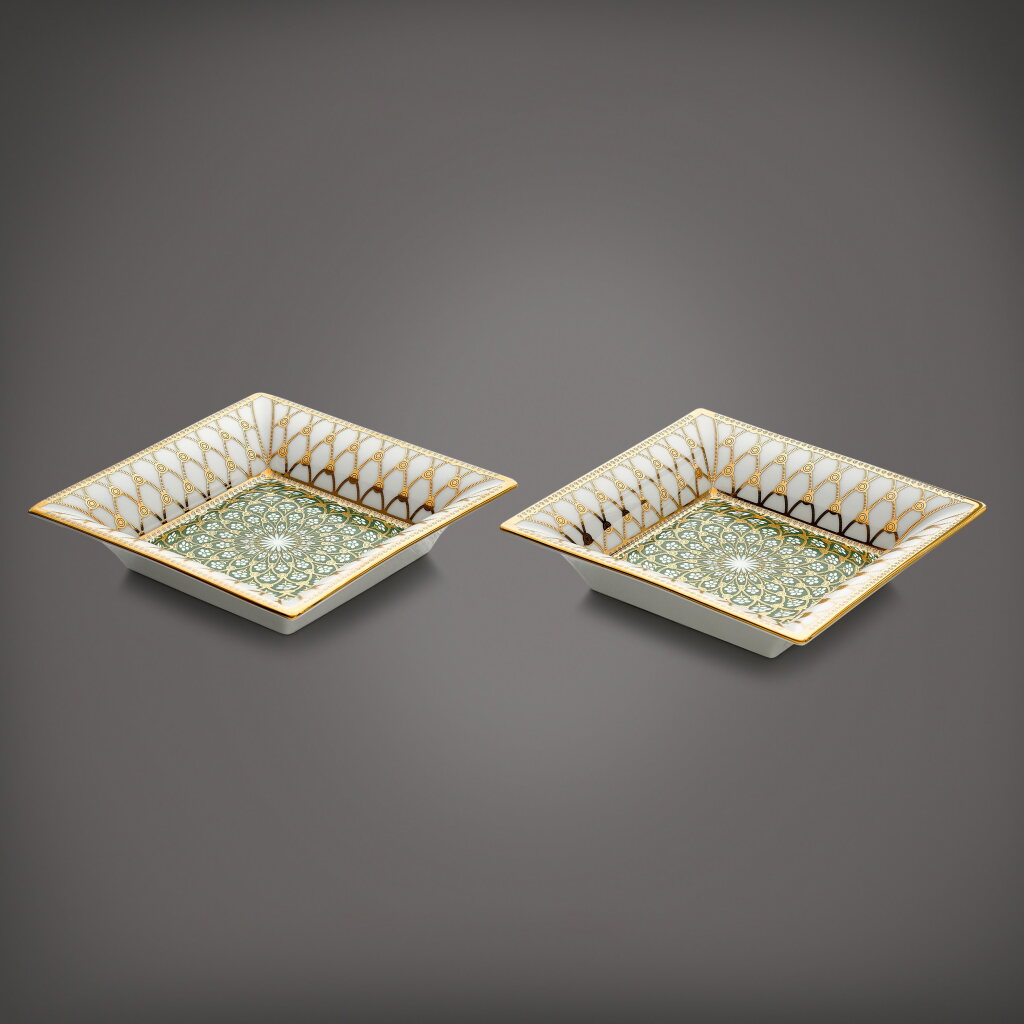 View full screen - View 1 of Lot 883. Porcelain de Limoges | A set of two commemorative Limoges porcelain and enamel dishes, Circa 2017 | 百達翡麗 | Porcelain de Limoges | 一套二件利摩日陶瓷及琺瑯擺飾盤,約2017年製.