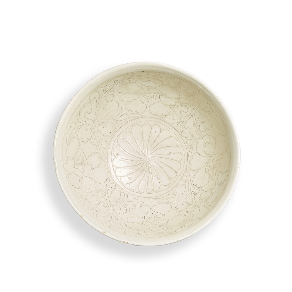 View full screen - View 1 of Lot 5604. A carved Dangyangyu white-glazed 'peony' bowl, Song dynsaty | 宋 當陽峪窰白釉刻纏枝牡丹紋盌.
