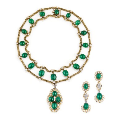 View full screen - View 1 of Lot 152. DEMI-PARURE EMERAUDES ET DIAMANTS, MELLERIO, 1979 | EMERALD AND DIAMOND DEMI-PARURE, MELLERIO, 1979.