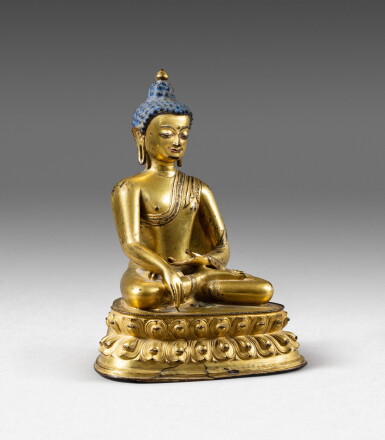 View full screen - View 1 of Lot 62. A gilt-copper alloy figure of Buddha Shakyamuni Tibet, ca. 14th-15th century | 西藏 約十四至十五世紀 鎏金銅合金佛坐像.
