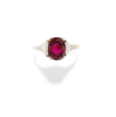 View full screen - View 1 of Lot 157. BAGUE RUBIS ET DIAMANTS | RUBY AND DIAMOND RING .