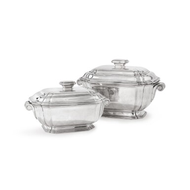 View full screen - View 1 of Lot 385. A silver set of two covered tureens of different sizes, Henri Brille, Paris, circa 1940 Ensemble de deux soupières couvertes en argent de tailles différentes par Henri Brille, Paris, vers 1940.