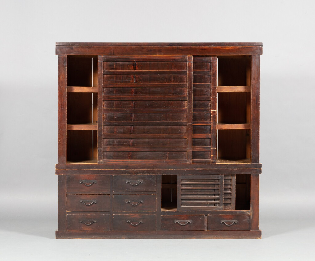 View full screen - View 1 of Lot 267. A large hinoki cypress wood cabinet Japan, Meiji-Taisho Period | 日本 明治至大正時代 柏木方角櫃.
