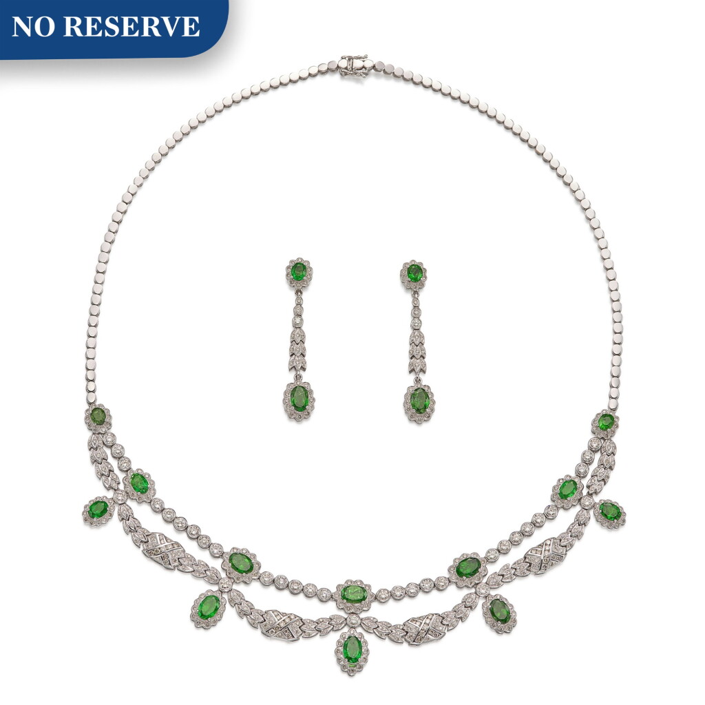 全萤幕检视 - 查看1192TSAVORITE GARNET AND DIAMOND DEMI-PARURE | 沙弗來石 配 鑽石 項鍊及耳環套裝的1