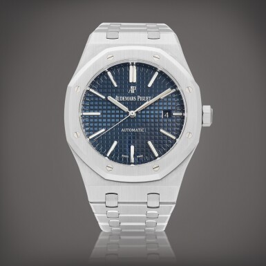 View full screen - View 1 of Lot 8658. Royal Oak, Reference 15400 | A stainless steel bracelet watch with date, Circa 2018 | 愛彼 | 皇家橡樹系列 型號15400 精鋼鏈帶腕錶,備日期顯示,約2018年製.