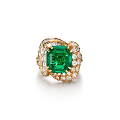 View full screen - View 1 of Lot 245. Emerald and Diamond Ring | 祖母綠 配 鑽石 戒指(祖母綠重約6.68克拉).