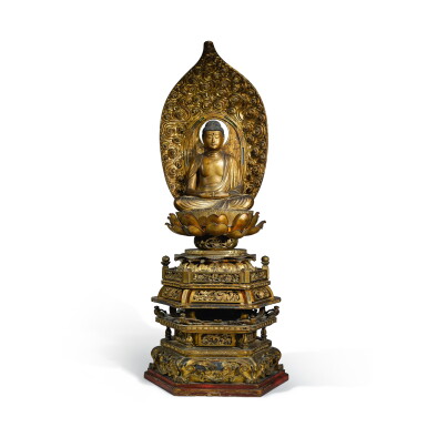 View full screen - View 1 of Lot 773. A large Japanese gilt-lacquered wood figure of Amitabha, 17th - 18th century | 日本 十七至十八世紀 漆金木雕阿彌陀佛坐像.