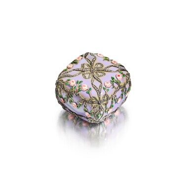 View full screen - View 1 of Lot 74. A Rare Fabergé Jewelled Silver-GIlt Rose Ribbon Enamel Pill Box, Workmaster Henrik Wigström, St Petersburg, 1904-1908.