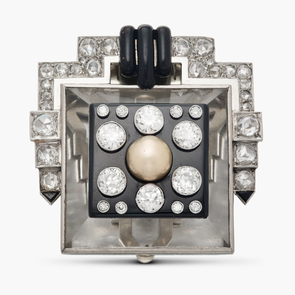 View full screen - View 1 of Lot 48. Rock Crystal, Pearl, Onyx, Lacquer and Diamond 'Pyramid' Clip, France 白水晶 配 珍珠 及 縞瑪瑙 及 漆繪 及 鑽石 'Pyramid' 別針,法國.