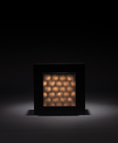 View full screen - View 1 of Lot 324. Boîte à lumière instable.