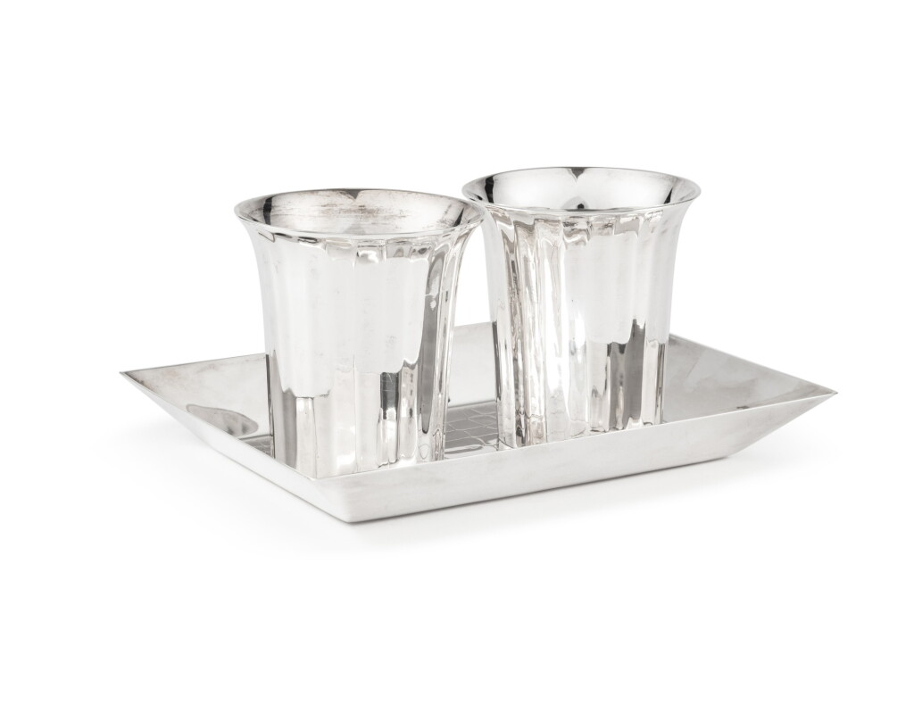 View full screen - View 1 of Lot 366. A silver-plated small rectangular tray, Christofle, and a pair of silver-plated beakers, both Paris, modern | Ein versilbertes kleines rechteckiges Tablett, Christofle und ein Paar versilberte Becher, beide Paris, modern.